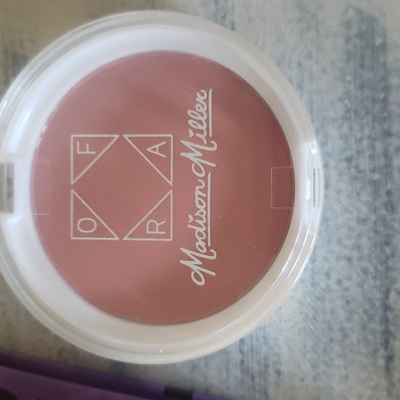 Assorted Blushes and Brokers/Ipsy Brands - Picture 10 of 17